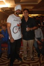 Ramji gulati with Jagjit singh at the launch of Mona Roy_s latest album Mumbai Chi Porgi Mona in Time N Again, Mumbai on 23rd Aug 2011.JPG